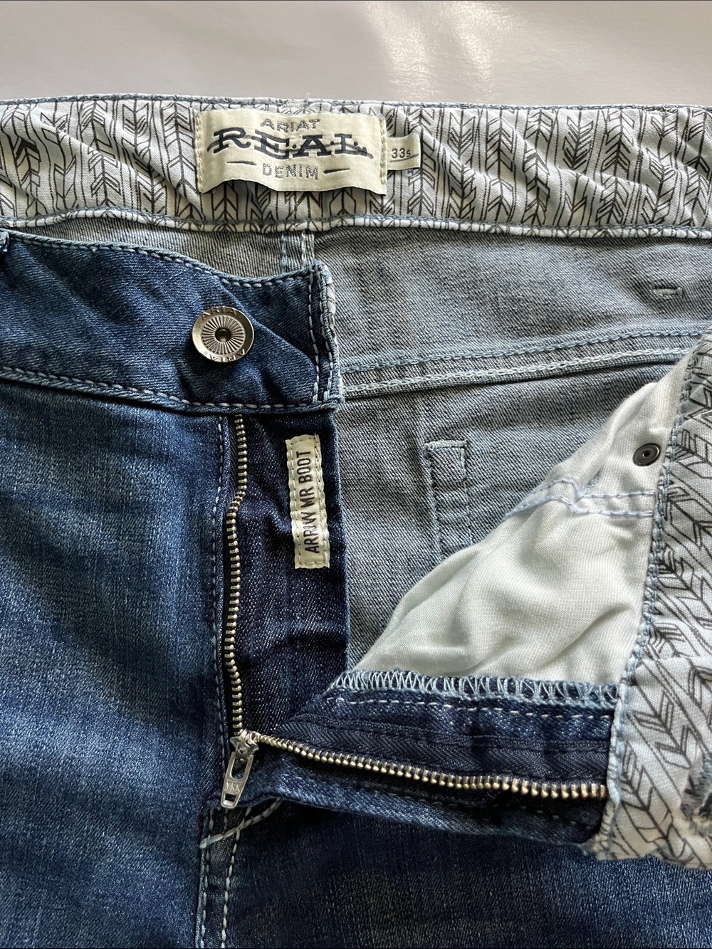 Ariat Real Denim Arrow Mid Rise Bootcut NWT Size 33s - Picture 16 of 16